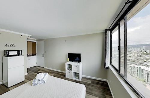 McCully - Moiliili Apartment | Hawaiian Monarch 3707B condo