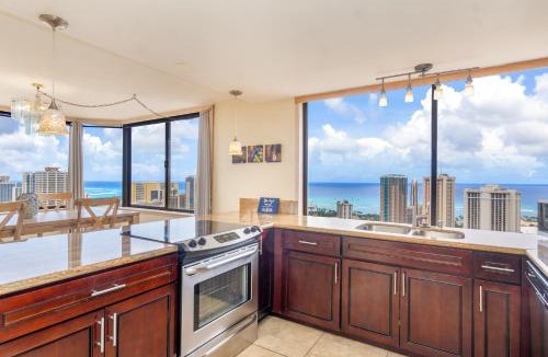 Waikiki Apartment | Hawaiian Monarch Penthouse 402