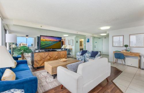 Waikiki Apartment | Hawaiian Monarch Penthouse 401 by Hawaii Ocean Club