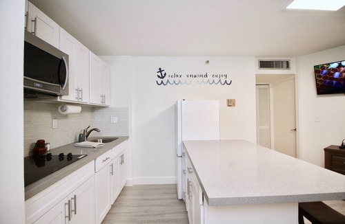 Downtown Honolulu Condo | Heart of Downtown 1 bedroom 1 bath condo 1 reserved parking
