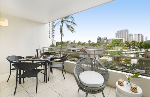 Waikiki Condo | Heart of Waikiki Corner Unit just a short walk to Beach and Restaurants!