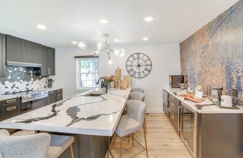 Gladstone House | Heated Garage, Walk to Waterfront: Michigan Escape