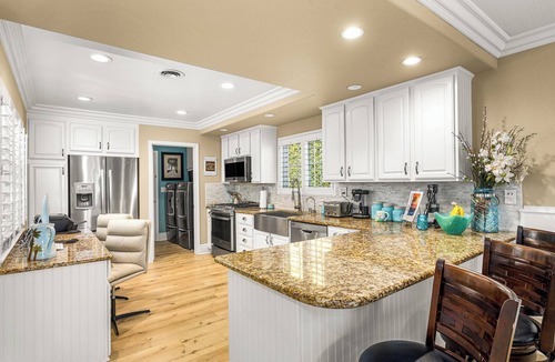 Santa Ana Heights House | Heated Pool/Spa for Christmas/New Years - WALK to beach !