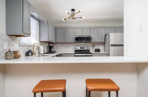 Marietta House | Heritage Haus: Stylish 2BR Near Marietta Square/Dogs Ok/Parking + WFH Ready