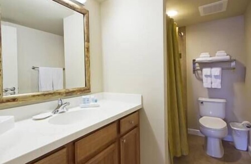 Waikiki Resort | HGVC Waikiki Beach Walk Resort & Spa, Hot Tub-Pool