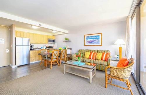 Waikiki Apartment | High floor hideaway w/lanai near the beach