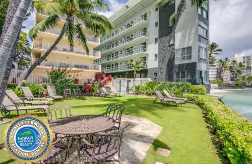 Diamond Head - Kapahulu - St. Louis Apartment | 〽High Floor〰Ocean-View〰Queen-Bed〰Studio w/Kitchenette, Very Quiet Building