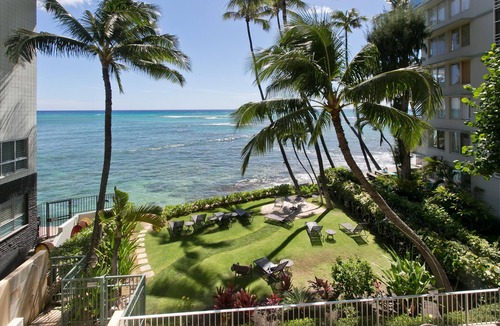 Diamond Head - Kapahulu - St. Louis Apartment | 〽High Floor〰Ocean-View〰Queen-Bed〰Studio w/Kitchenette, Very Quiet Building