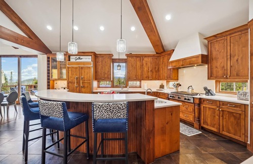 The Highlands House | Highlands Hideaway: Gorgeous Breckenridge Private Home with Private Hot Tub