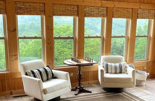 Rutherfordton House | Hillside Haven Cabin with Hot Tub in Rutherfordton, NC