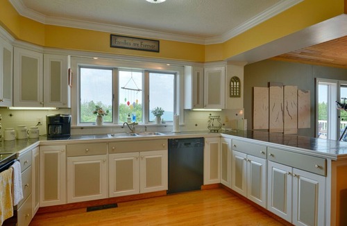 Tully House | Hilltop Retreat June-Oct -10% 5 nights or more (Auto Applies)