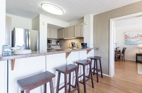 Hilo Condo | Hilo Lagoon Centre 707, air conditioned 2 bedroom, 2 bath condo in Hilo