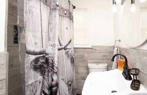 Gorham Apartment | Hip Gorham 2-bedroom - Start Your Adventure!
