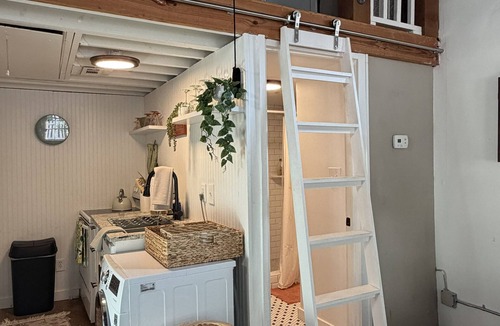 Cabbagetown Apartment | Historic Cabbagetown Loft - Walk to BeltLine, Parks, Dining & Bars