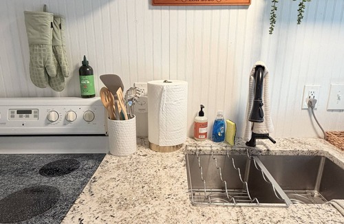 Cabbagetown Apartment | Historic Cabbagetown Loft - Walk to BeltLine, Parks, Dining & Bars