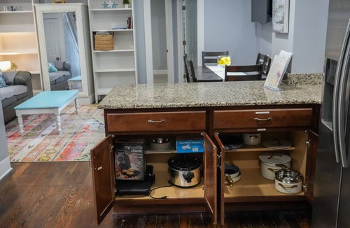 Norfolk House | Historic Coastal Haven- Pet Friendly Fast Wi-Fi - Easy Beach and Highway Access