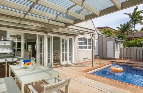 Kahala House | Ho'okipa Villa: Historic Home+Guest Cottage in Kahala near the Beach w/Pool & AC