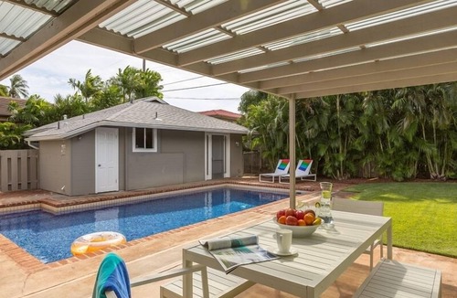 Kahala House | Ho'okipa Villa: Historic Home+Guest Cottage in Kahala near the Beach w/Pool & AC