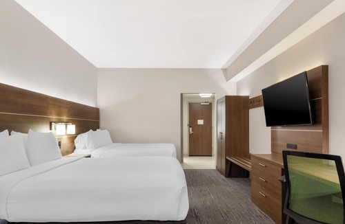 Spring Hill Hotel | Holiday Inn Express Spring Hill by IHG