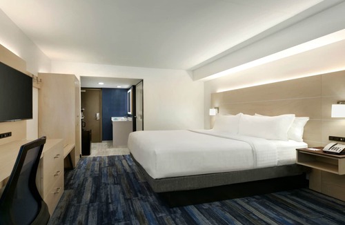 Williamsburg Hotel | Holiday Inn Express Williamsbrg Busch Gardens Area by IHG