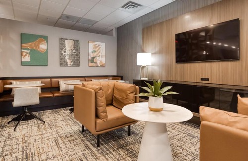 Donelson Hotel | Holiday Inn Nashville Airport by IHG