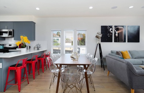 Hollywood House | ✩★ HOLLYWOOD 3B/3.5B ✩ SPACIOUS AMAZING NEW BUILDING ✩ HOT TUB! ✩ 2 CAR GARAGE