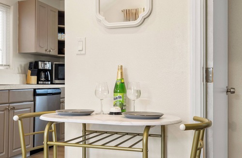 Hollywood House | Hollywood Glam Mini Hideaway & Steps to Walk of Fame