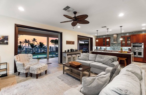 Keauhou House | Holua Moana Hale: Spectacular Oceanfront Home with Pool, Spa and Putting Green