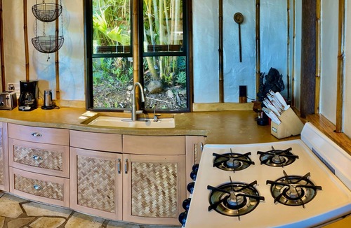 Haiku Cottage | Honeymoon Bliss: Bamboo Temple with Ocean Views at Maui Eco Retreat