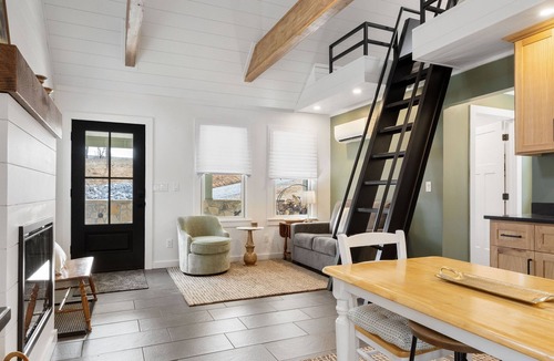 Simpson Cabin | Hot Tub Cabin w/Screened Porch & Loft Bed
