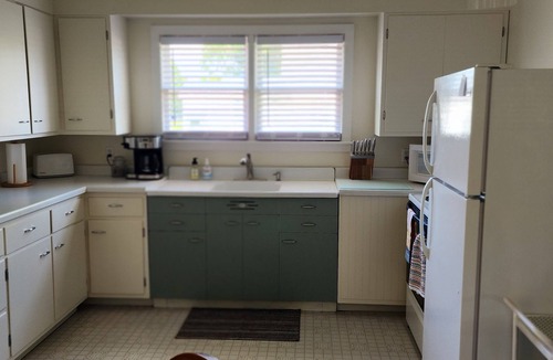 Gladstone House | Hot Tub House Kipling Cottages Deck Fire Pit 2 bed 1 bath Smart TVs WiFi Sleep 6