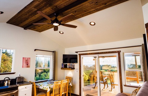 Hakalau Cottage | Hulili Tropical Fruit Farm - Pineapple Cottage