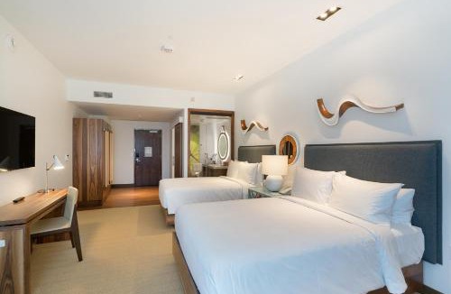 Waikiki Resort | Hyatt Centric Waikiki Beach