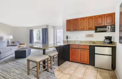 Mishawaka Hotel | Ideal Stay for Large Group in Two 2BR Suites l Pool, Golf Course Area & Games