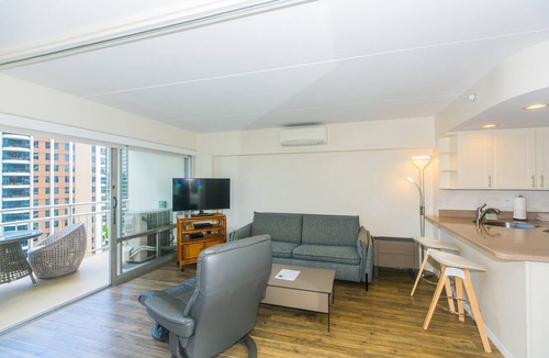 Waikiki Condo | Ilikai 1 Bedroom Deluxe Lagoon View, Minutes to the Beach!