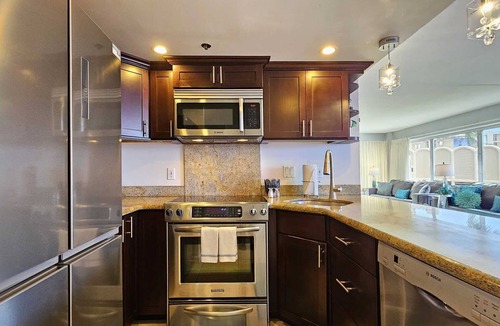 Waikiki Condo | Ilikai 426 2 Bedroom Ocean/Pool Views - 1 K, 2 Full and 2 Q Sofa Beds