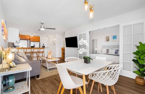 Ala Moana Condo | Ilikai Marina 694 Ocean/Sunset/Fireworks View King Bed, Sofa Bed
