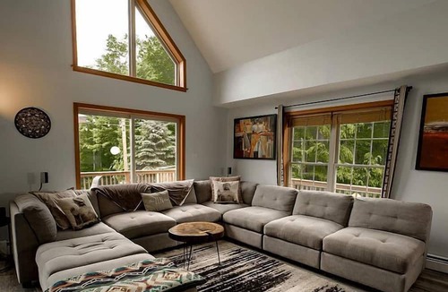 Livingston Manor Cabin | Incredible New York Cabin with a Spa and Movie Theater