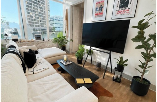 SoNo Apartment | Intentionally curated 1 bedroom dwelling in the heart of Atlanta.