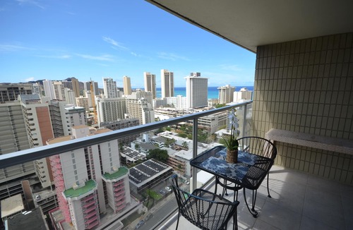 Waikiki Apartment | Island Colony 2815 Sweeping Ocean to Mountain Views