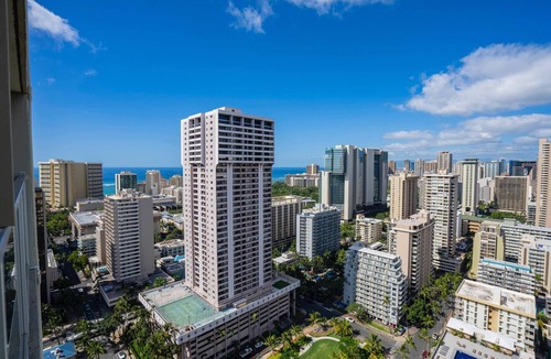 Waikiki Condo | Island Colony (IC14)