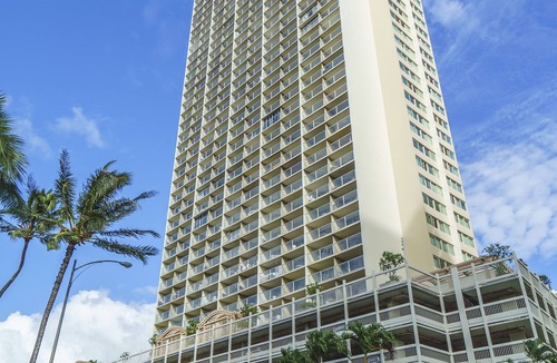Waikiki Condo | Island Colony (IC14)