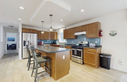 Southport House | Island Pines- Secluded Dog-Friendly Getaway w/Free WiFi, Private Washer/Dryer, Furnished Deck