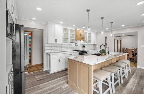 Bradford House | Island View Cottage: Lamoka lake home with pickleball court, hot tub, sauna, and game room