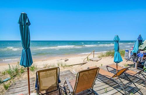 Lake Michigan Beach House | Jacobia Lakefront Retreat