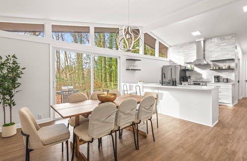 Buckhead House | Judith's Great Escape-hot tub & movie room!