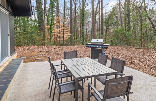 Buckhead House | Judith's Great Escape-hot tub & movie room!