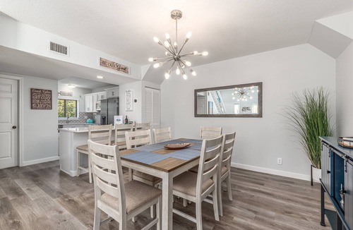 Bella Vista Condo | JupRent's Paradise on the Park - Prime Location- 8 min walk to beach- 3bed/3bath