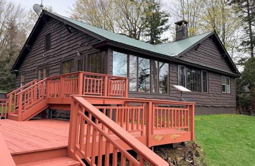 Town of Webb House | Just listed! Waterfront on 4th with awesome views! Cozy 4-bedrm home on the lake