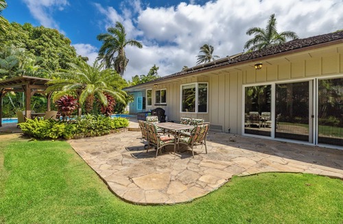 Kahala House | Kahala Estate Pool Cottage Steps to Beach